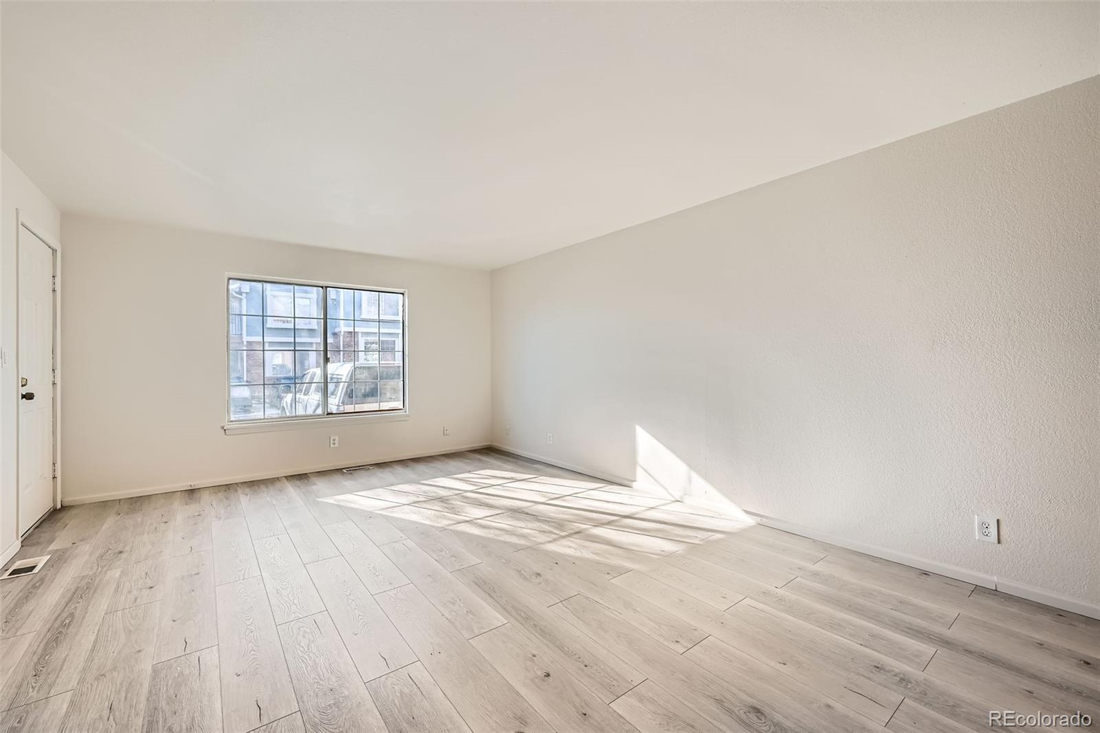 MLS Image #4 for 61 s sable boulevard,aurora, Colorado