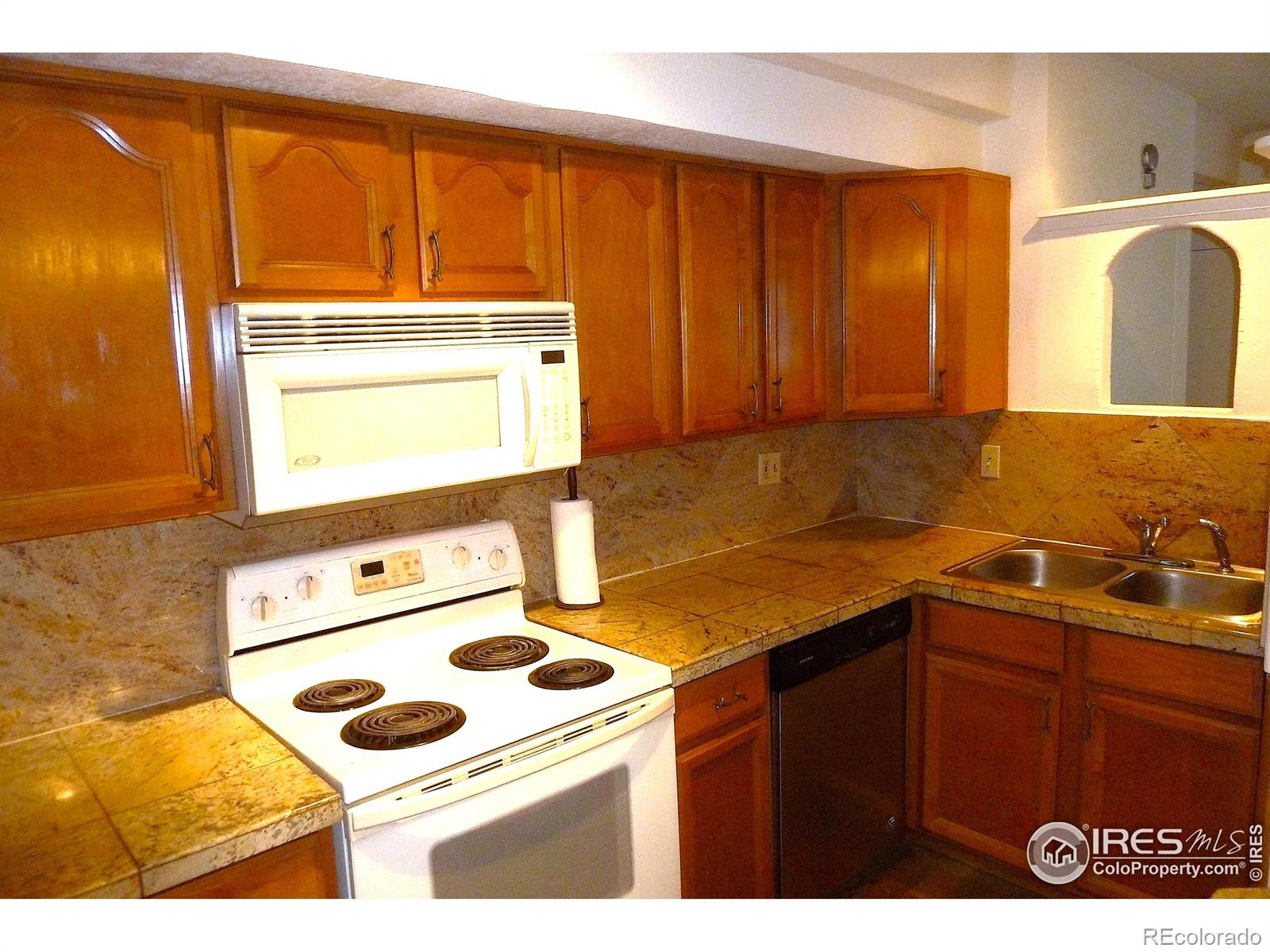 MLS Image #4 for 590 n logan street,denver, Colorado