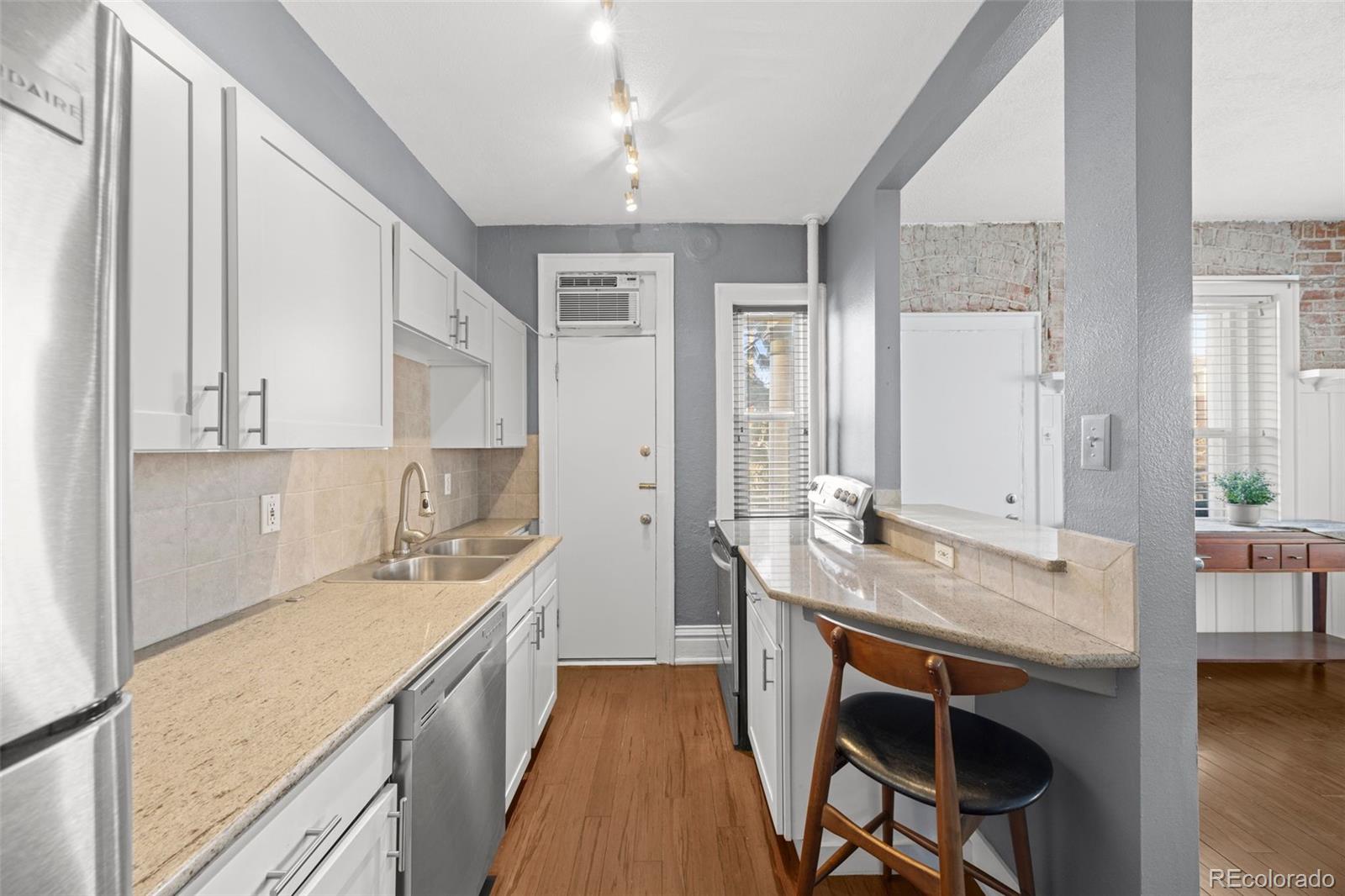 MLS Image #17 for 1376 n pearl street,denver, Colorado