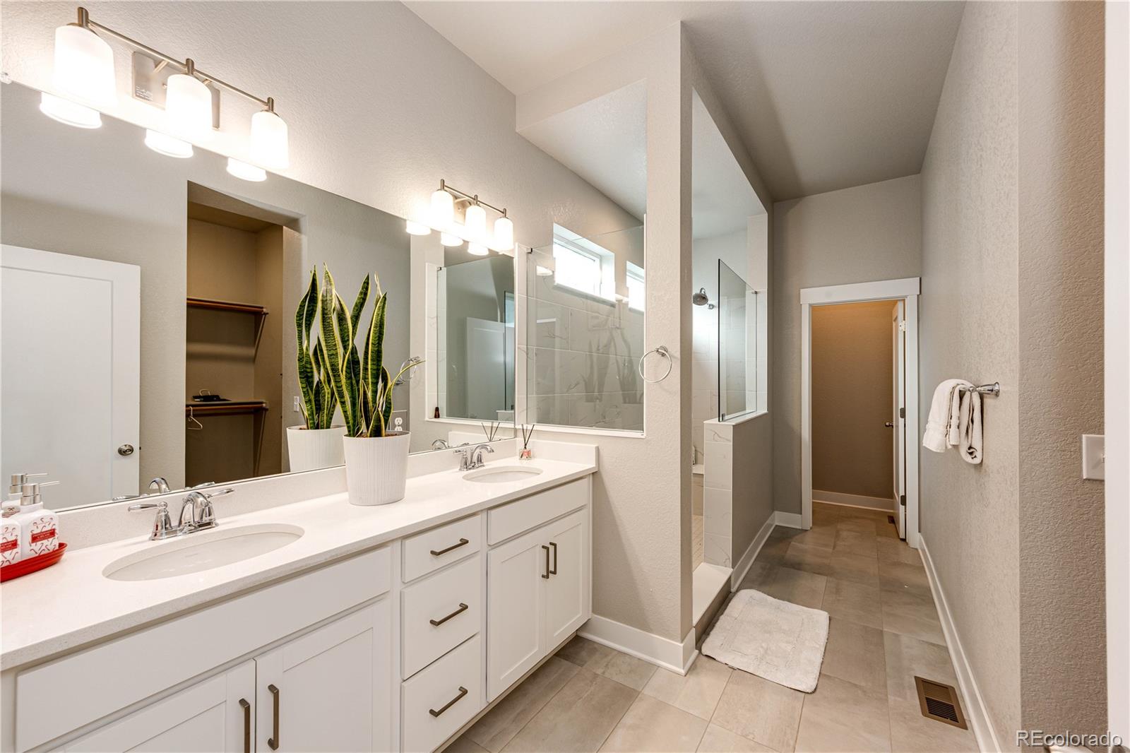 MLS Image #13 for 21584 e 59th drive,aurora, Colorado