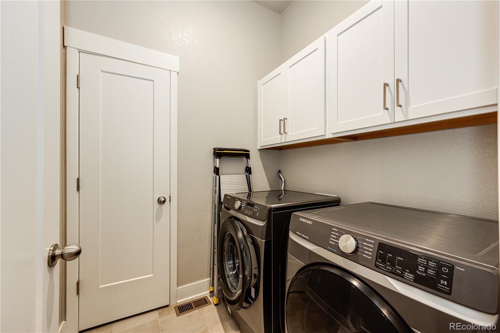 MLS Image #18 for 21584 e 59th drive,aurora, Colorado