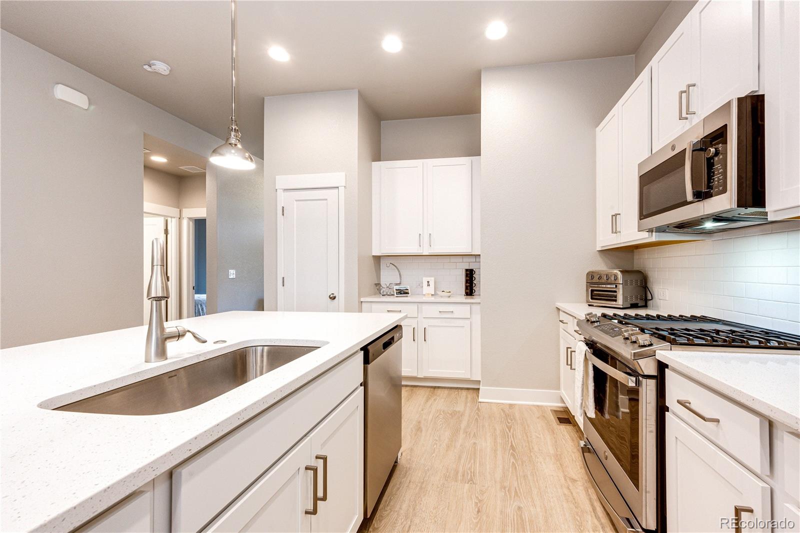 MLS Image #7 for 21584 e 59th drive,aurora, Colorado