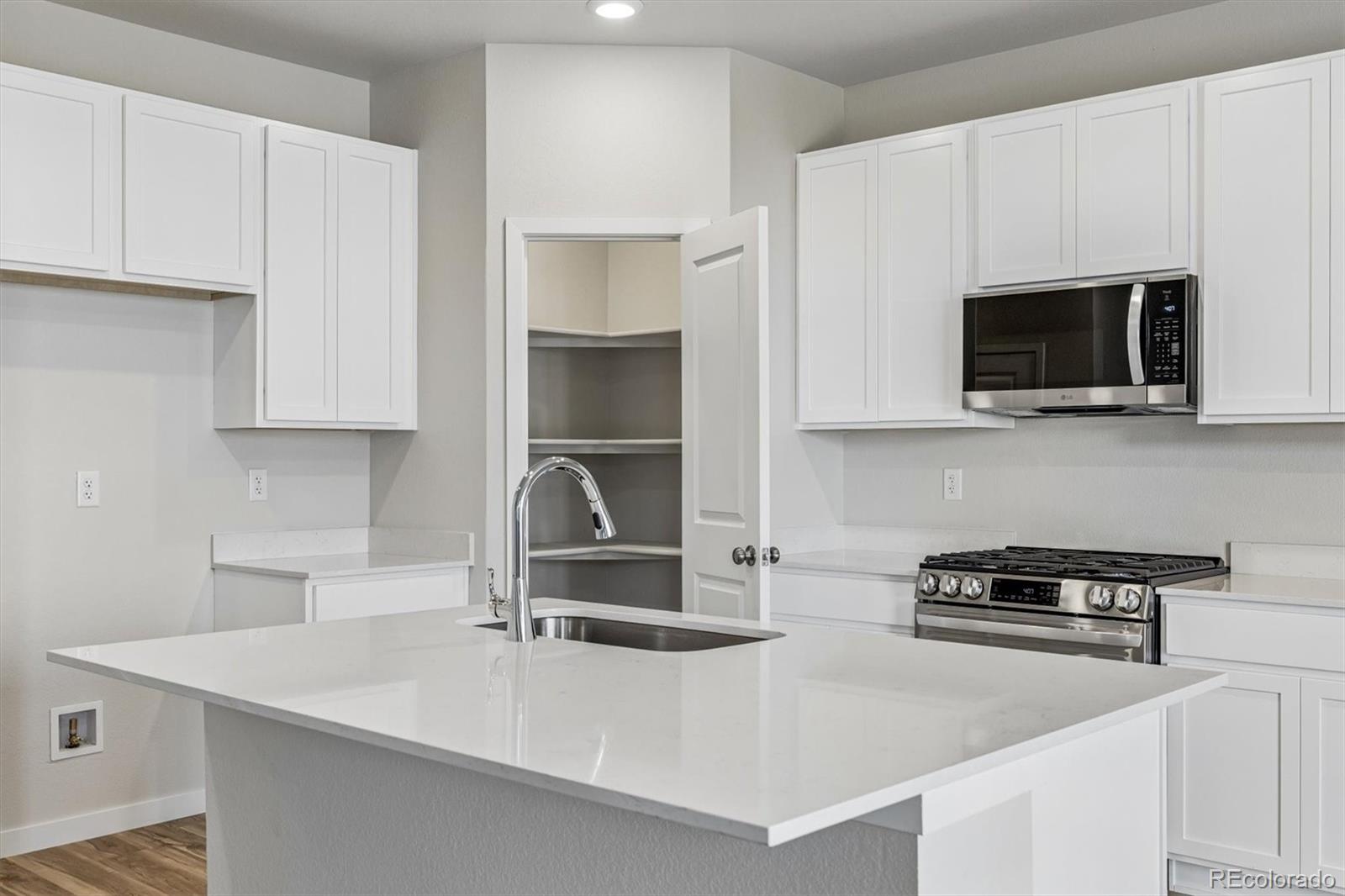 MLS Image #5 for 22896 e 47th place,aurora, Colorado