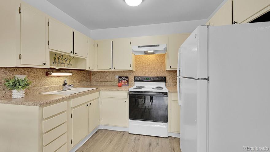 MLS Image #5 for 725 s clinton street,denver, Colorado