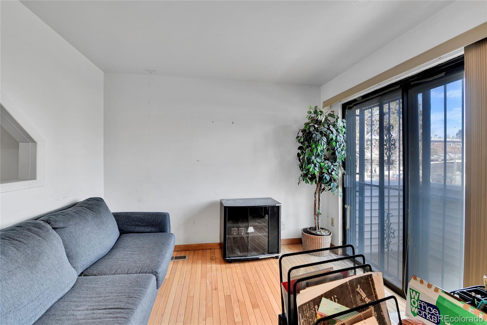 MLS Image #11 for 1050 s monaco parkway,denver, Colorado