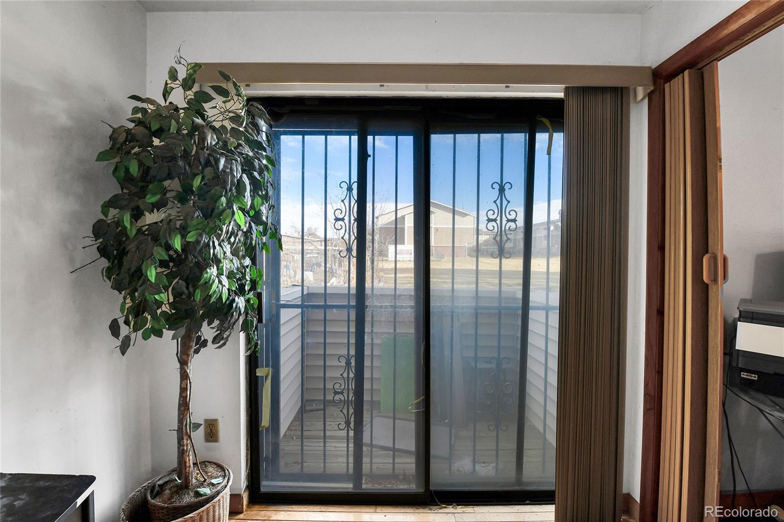 MLS Image #12 for 1050 s monaco parkway,denver, Colorado