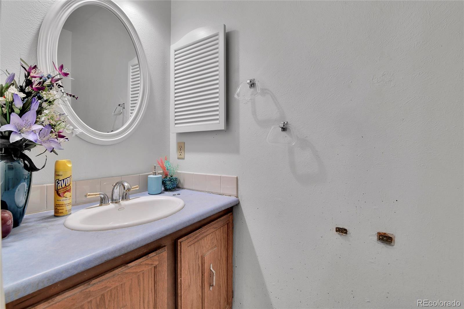 MLS Image #13 for 1050 s monaco parkway,denver, Colorado