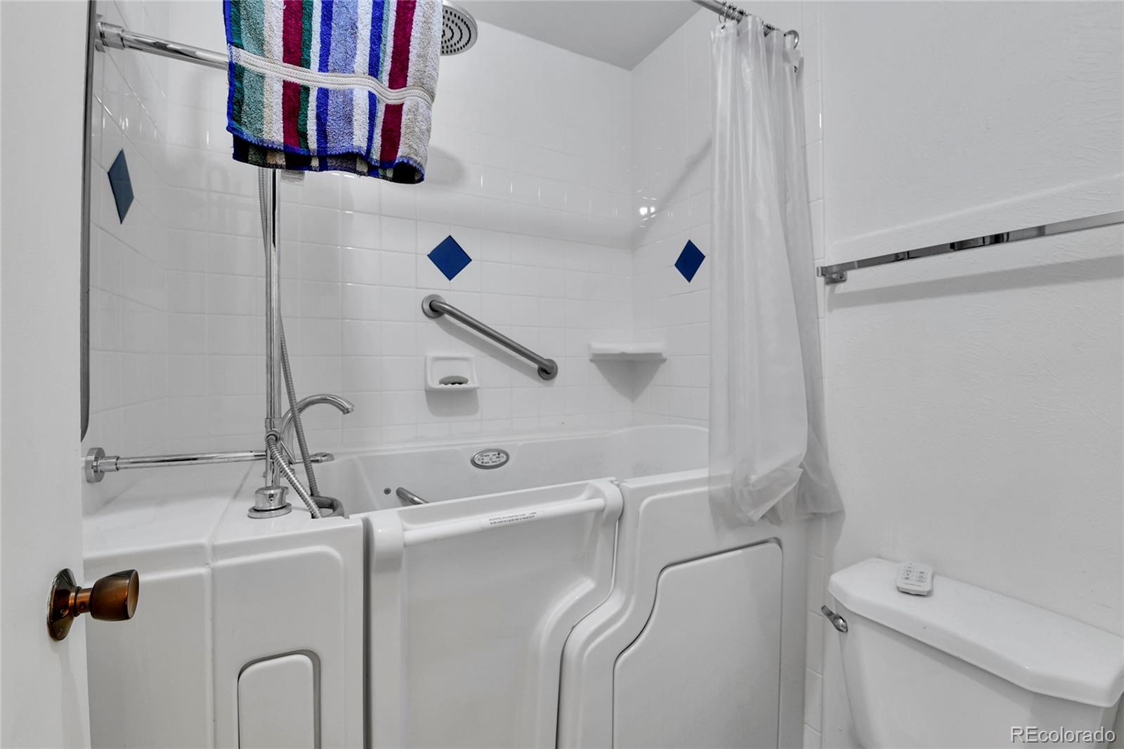 MLS Image #17 for 1050 s monaco parkway,denver, Colorado