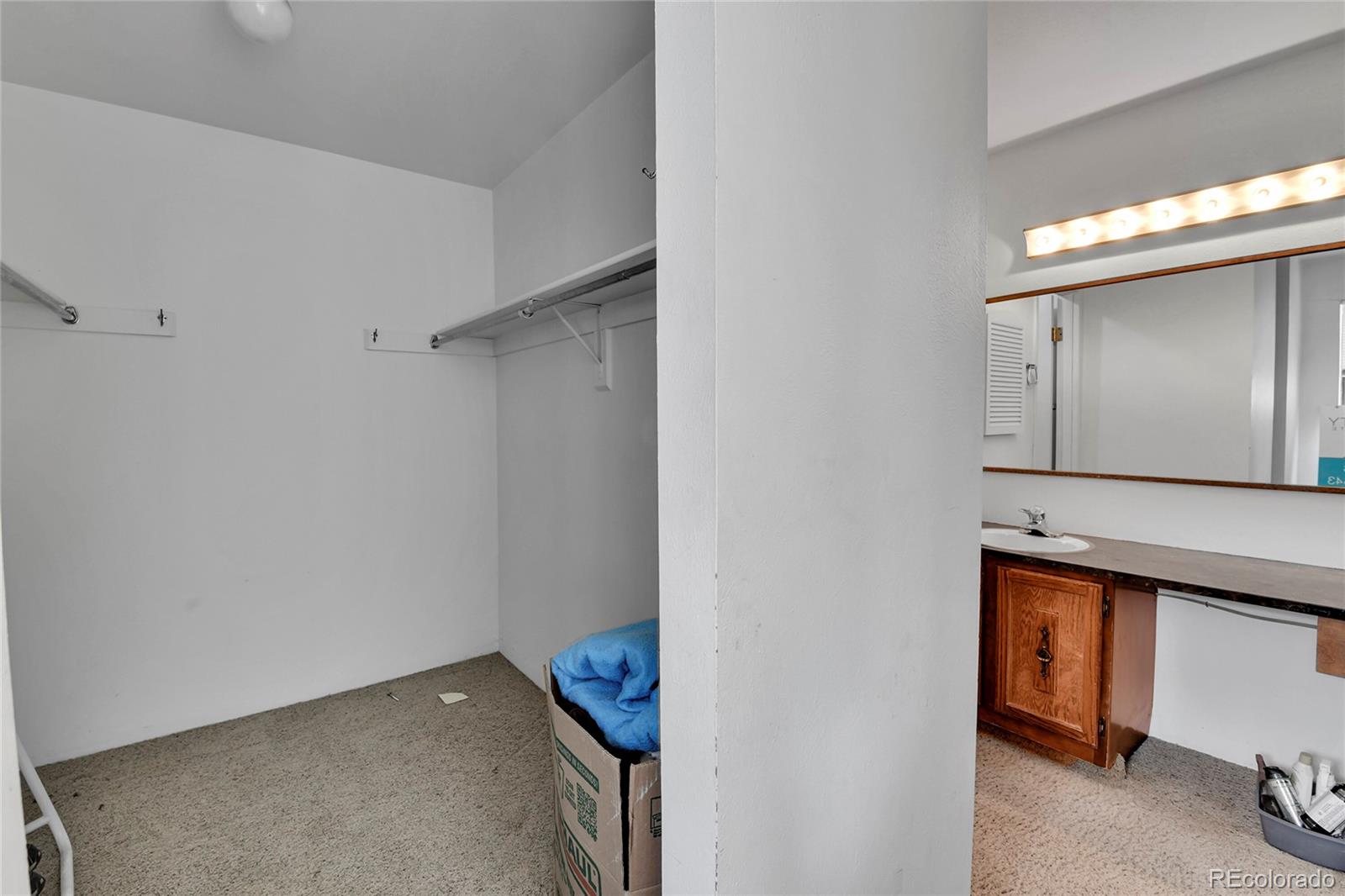 MLS Image #18 for 1050 s monaco parkway,denver, Colorado