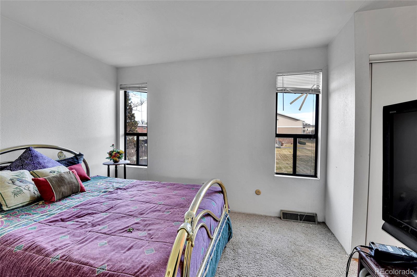 MLS Image #19 for 1050 s monaco parkway,denver, Colorado