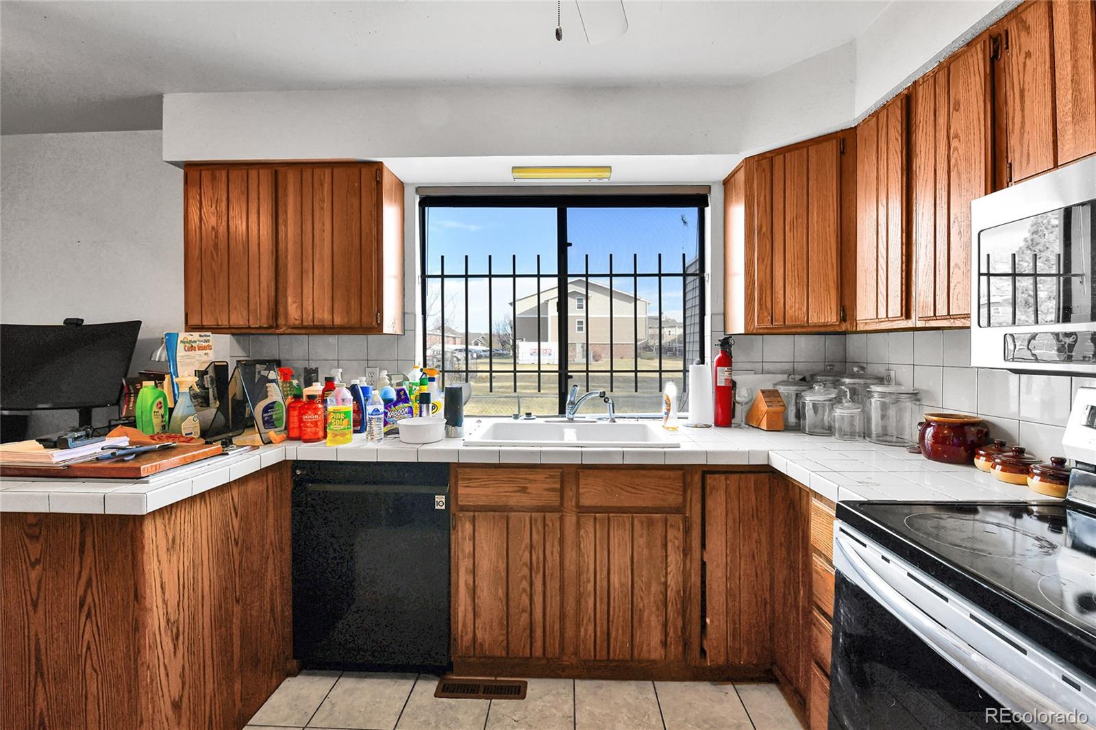 MLS Image #9 for 1050 s monaco parkway,denver, Colorado