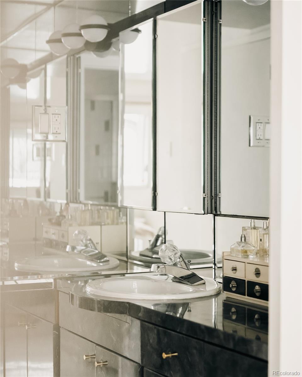 MLS Image #17 for 888 n logan street 2g,denver, Colorado