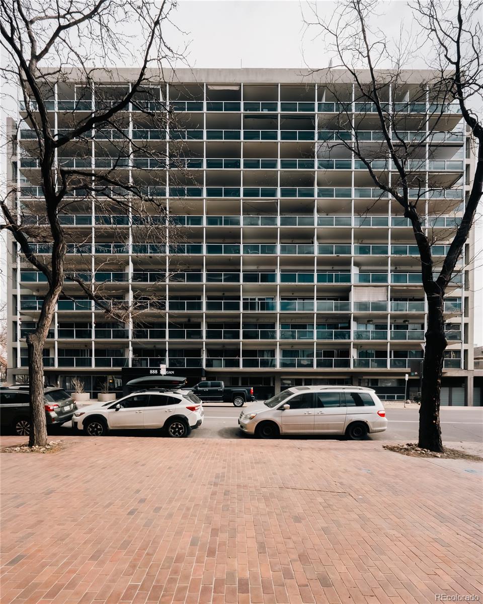 MLS Image #2 for 888 n logan street 2g,denver, Colorado