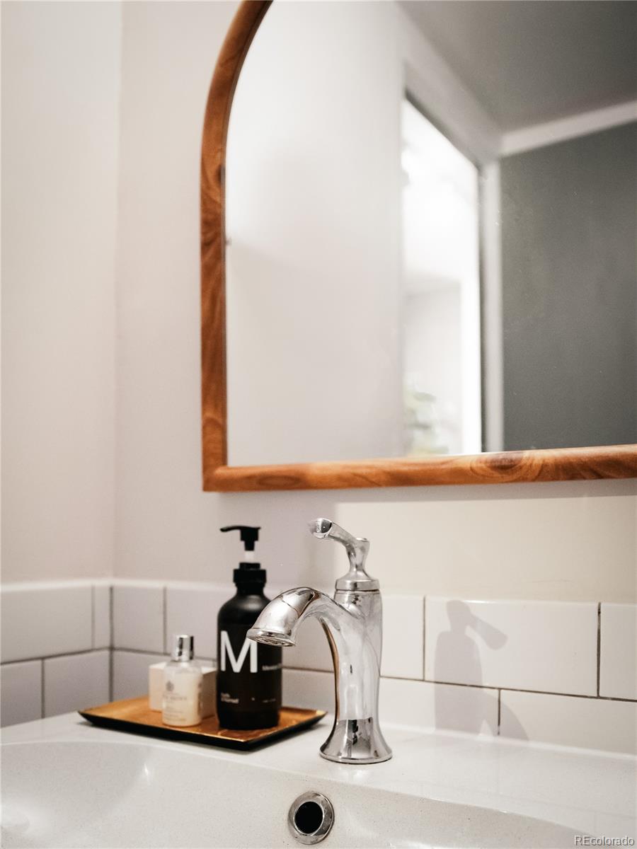 MLS Image #22 for 888 n logan street 2g,denver, Colorado