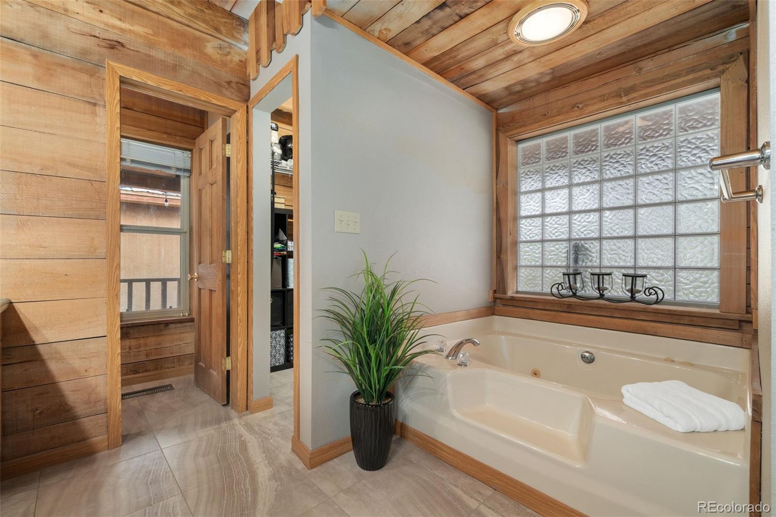 MLS Image #18 for 1084  iron mountain drive,livermore, Colorado