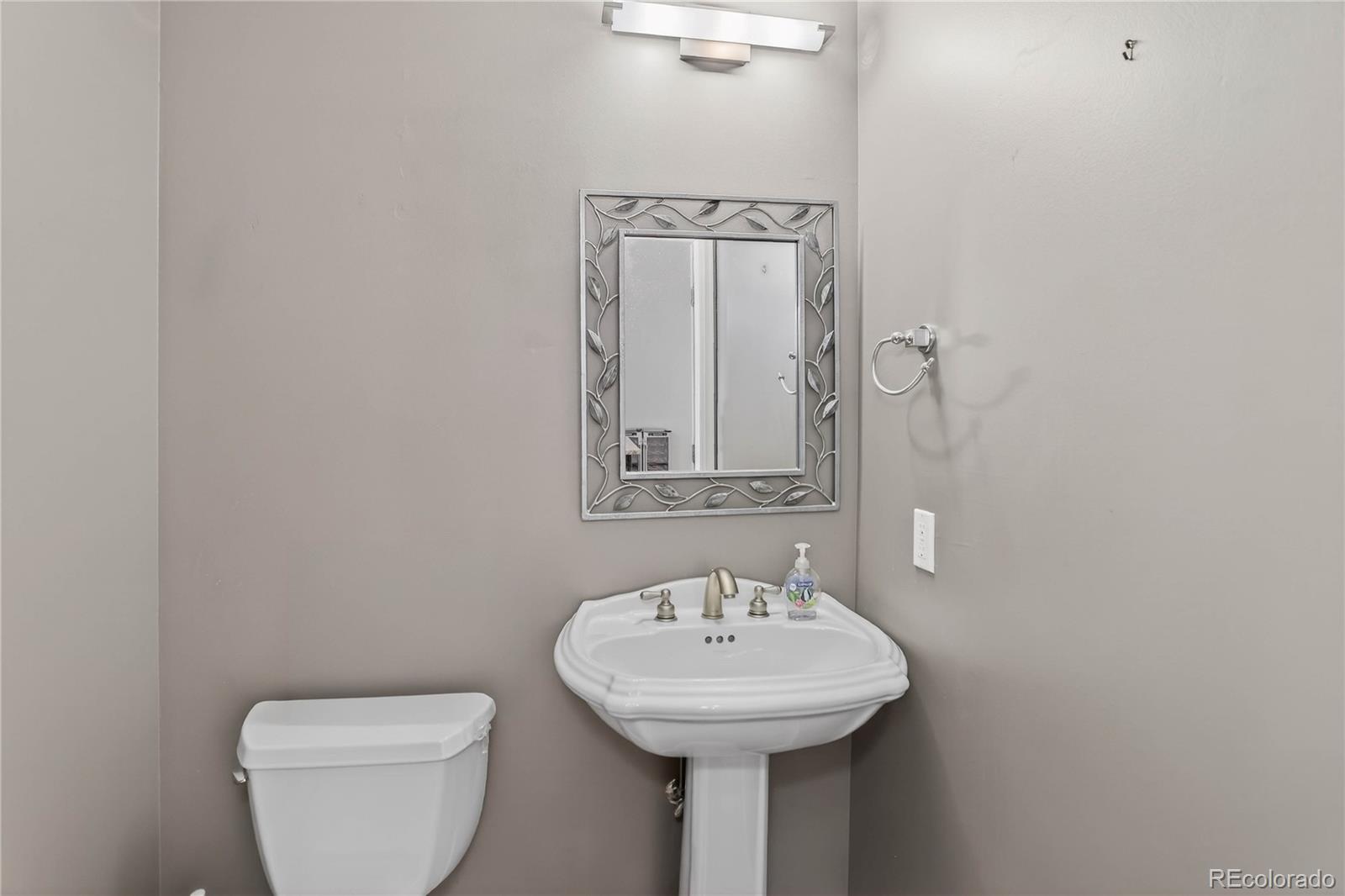 MLS Image #17 for 7777 e 1st place,denver, Colorado