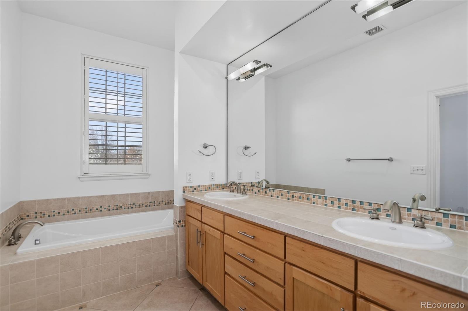 MLS Image #23 for 7777 e 1st place,denver, Colorado