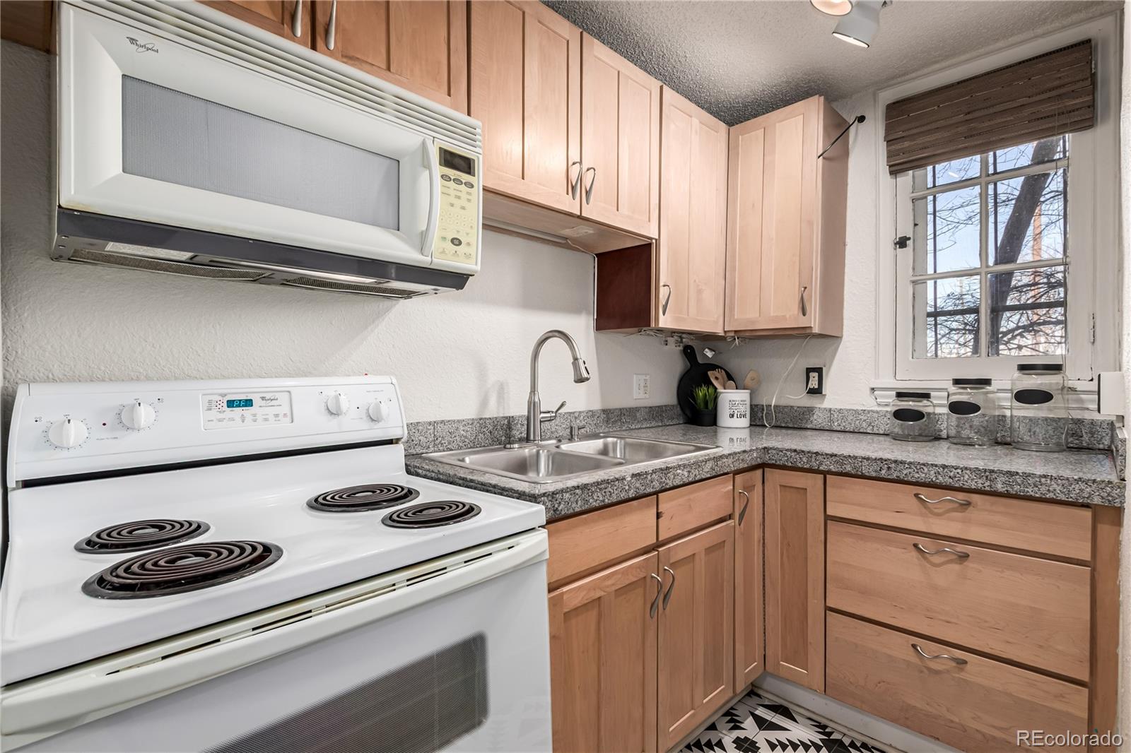 MLS Image #11 for 1024 e 14th avenue 11,denver, Colorado