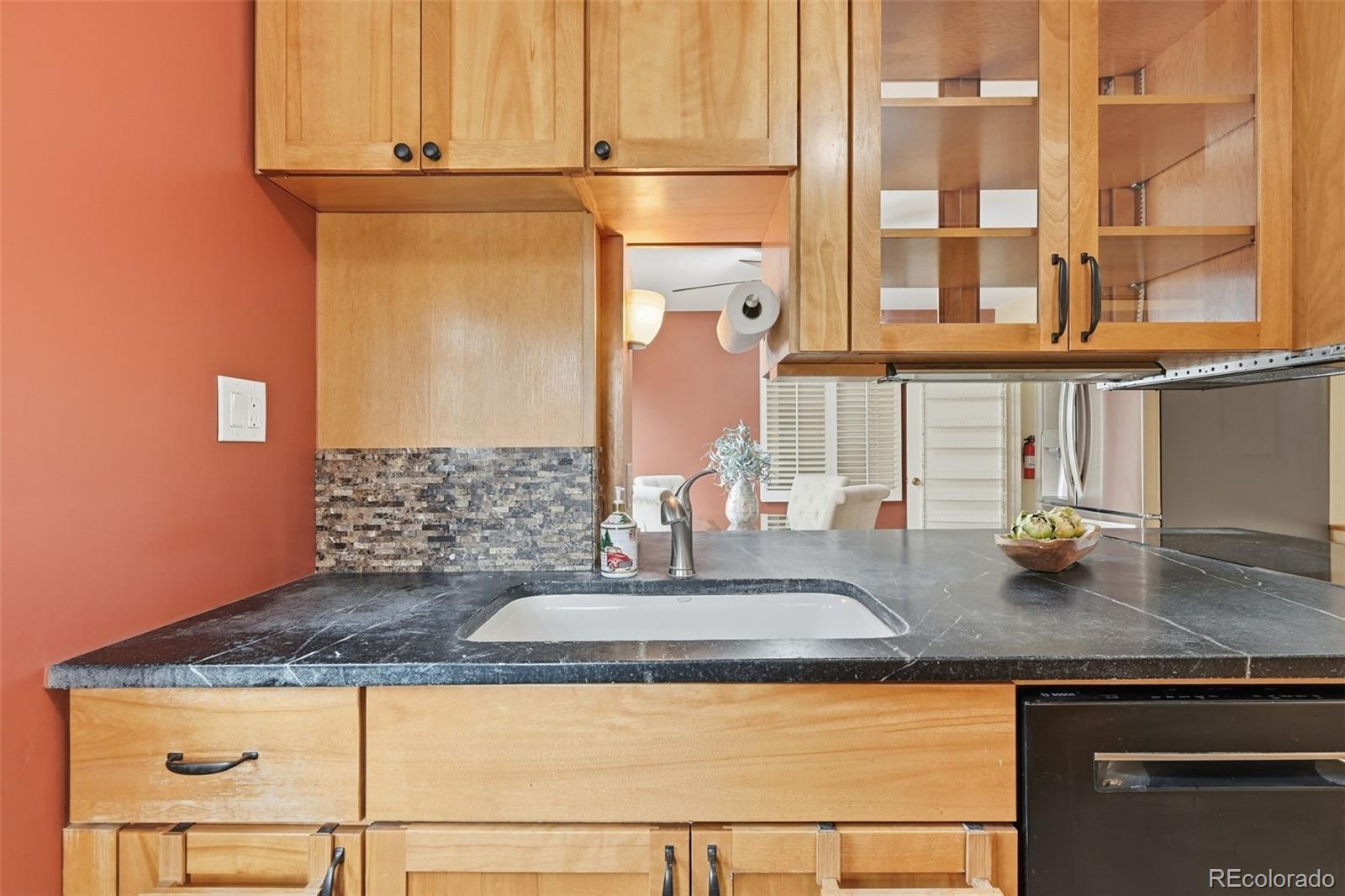 MLS Image #10 for 2002 w ridge road,littleton, Colorado