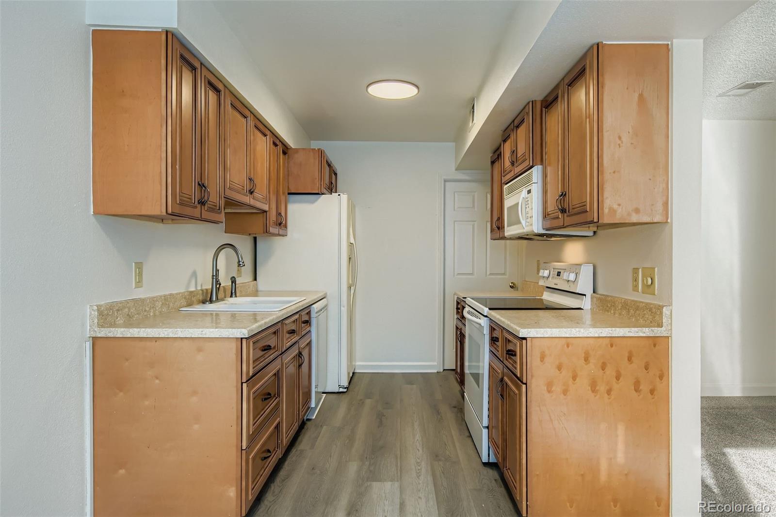MLS Image #6 for 9864  orangewood drive,thornton, Colorado