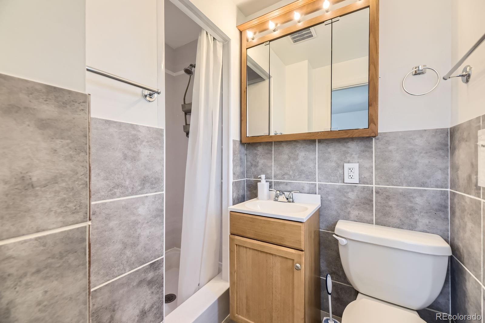 MLS Image #13 for 10633 e 6th place,aurora, Colorado