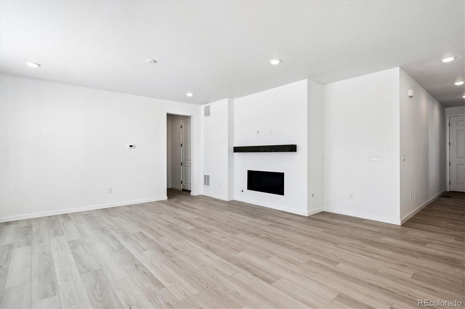 MLS Image #10 for 2132 s irvington street,aurora, Colorado