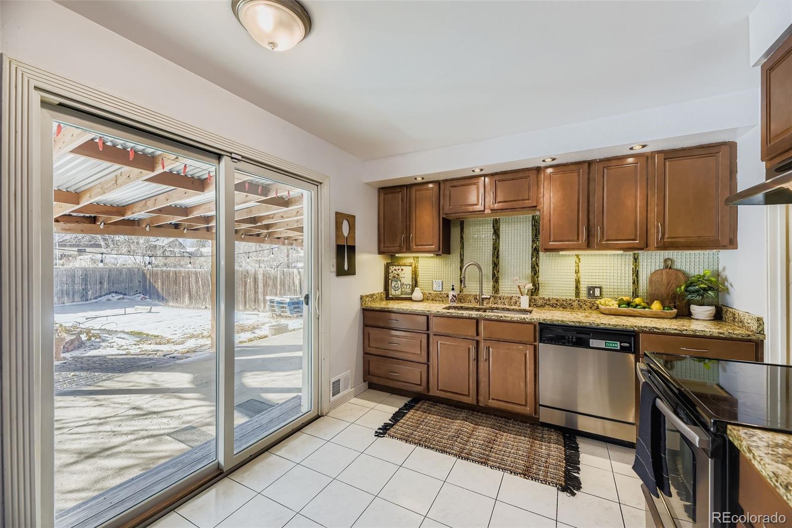 MLS Image #10 for 1385 s vrain way,denver, Colorado