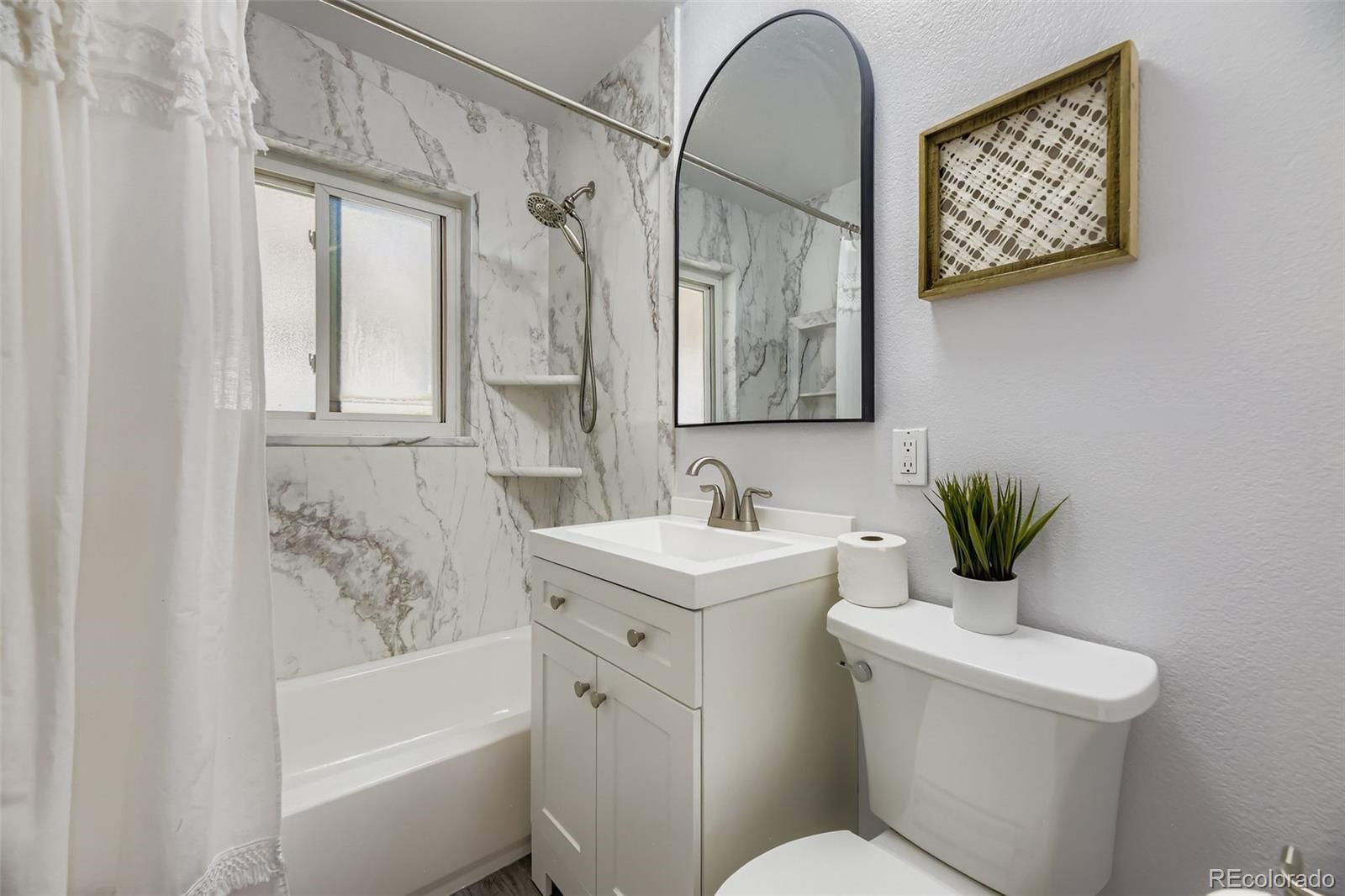 MLS Image #14 for 1385 s vrain way,denver, Colorado