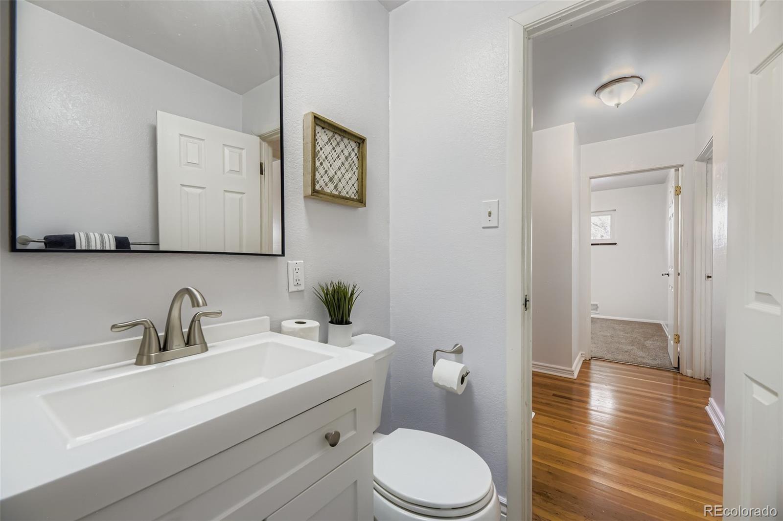MLS Image #16 for 1385 s vrain way,denver, Colorado