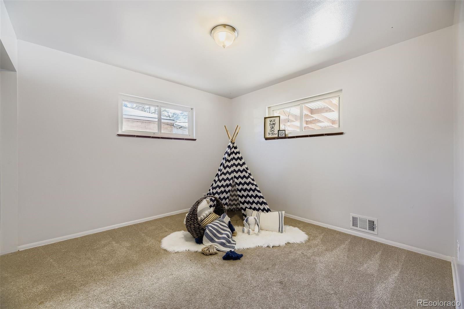 MLS Image #19 for 1385 s vrain way,denver, Colorado