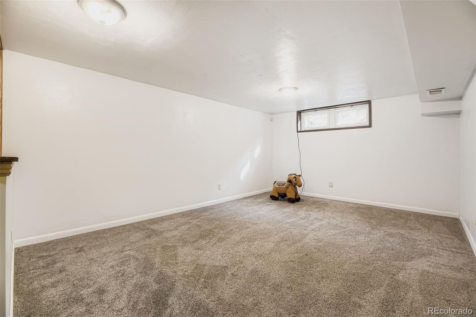 MLS Image #22 for 1385 s vrain way,denver, Colorado