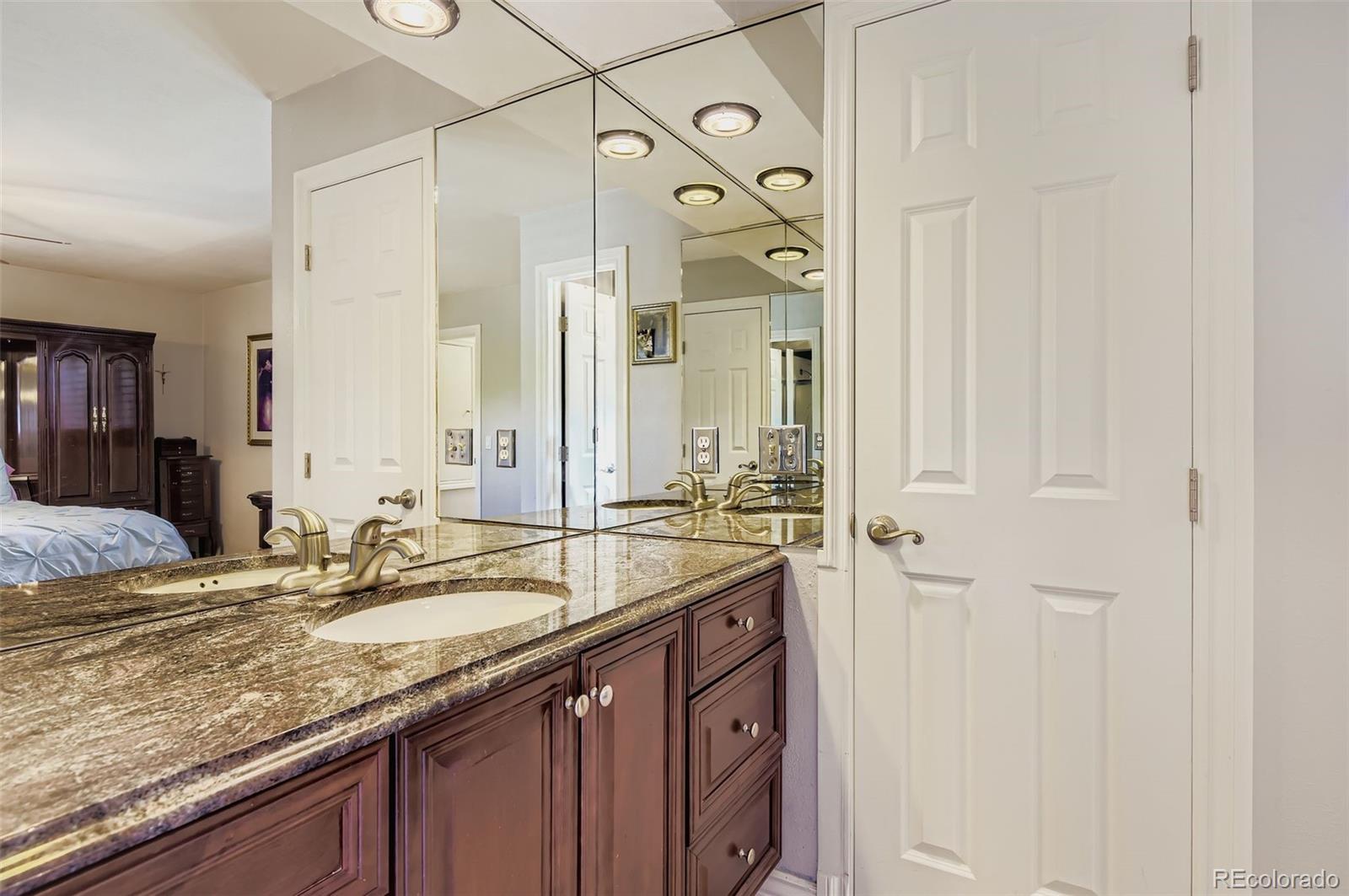 MLS Image #17 for 3640 s monaco parkway,denver, Colorado