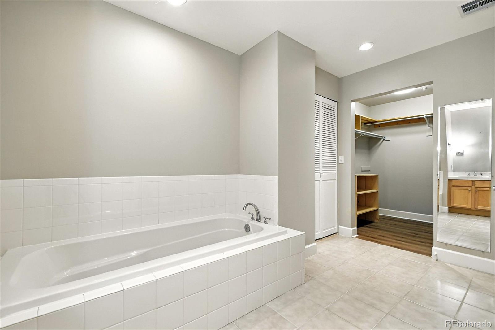 MLS Image #17 for 1631 n emerson street,denver, Colorado