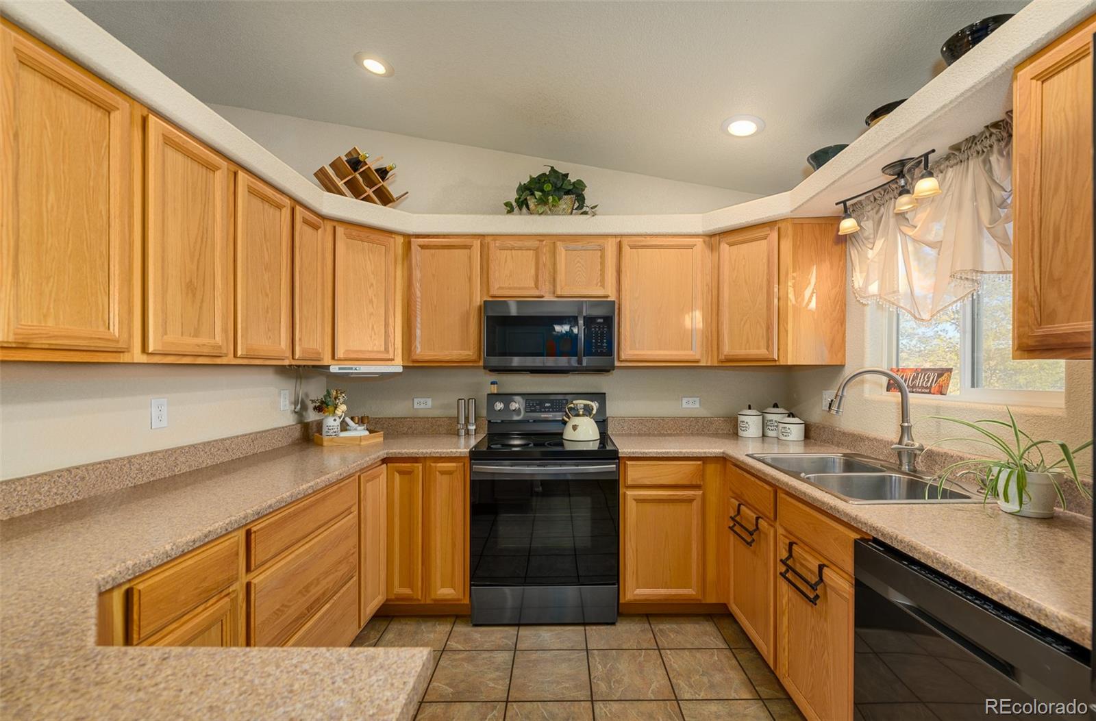 MLS Image #4 for 758 e woodleaf drive,pueblo, Colorado