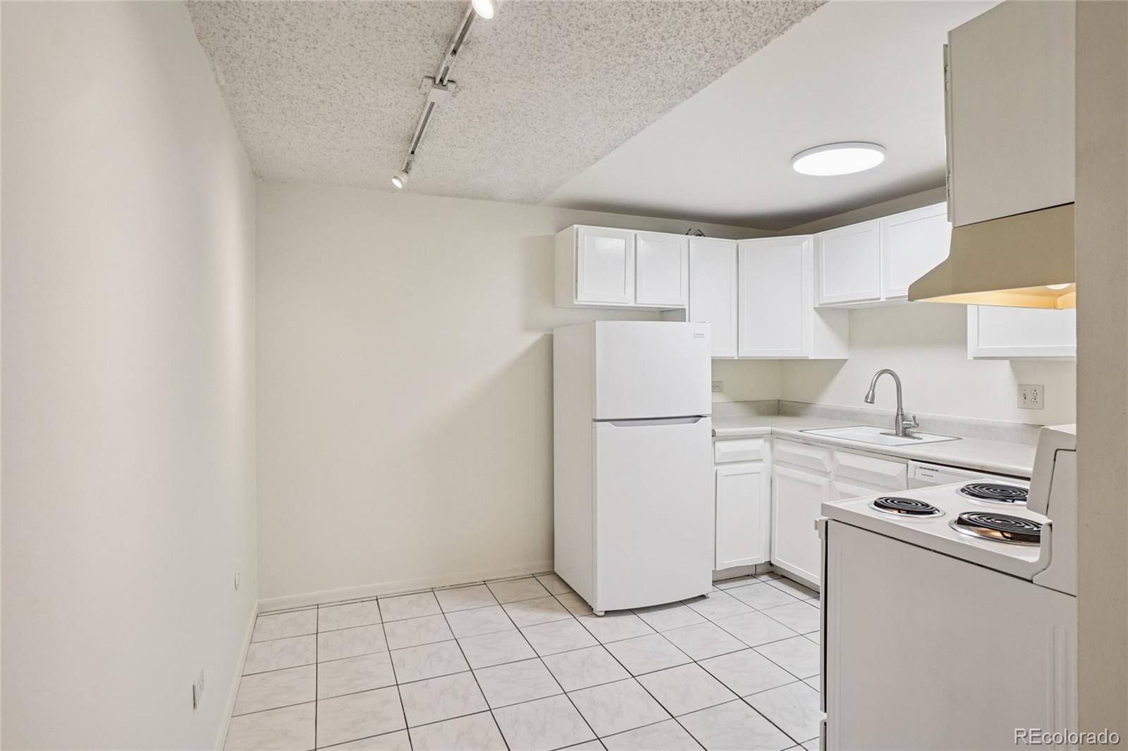 MLS Image #10 for 1050 n lafayette street 108,denver, Colorado