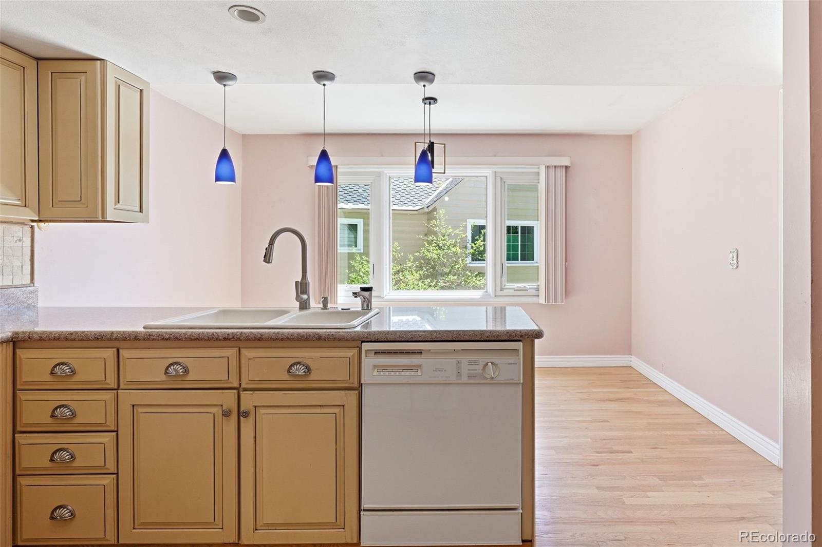 MLS Image #18 for 4675 s yosemite street,denver, Colorado