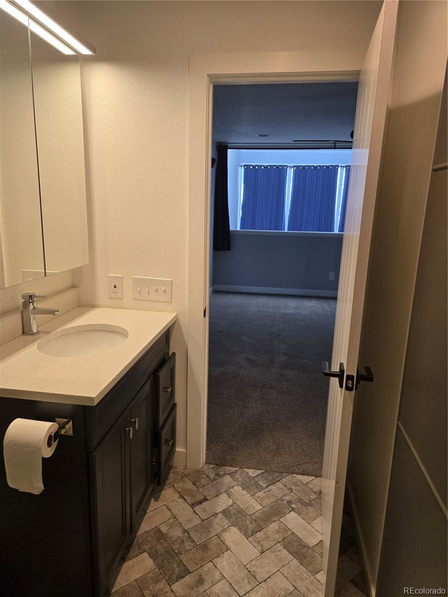 MLS Image #15 for 1050 s monaco parkway,denver, Colorado