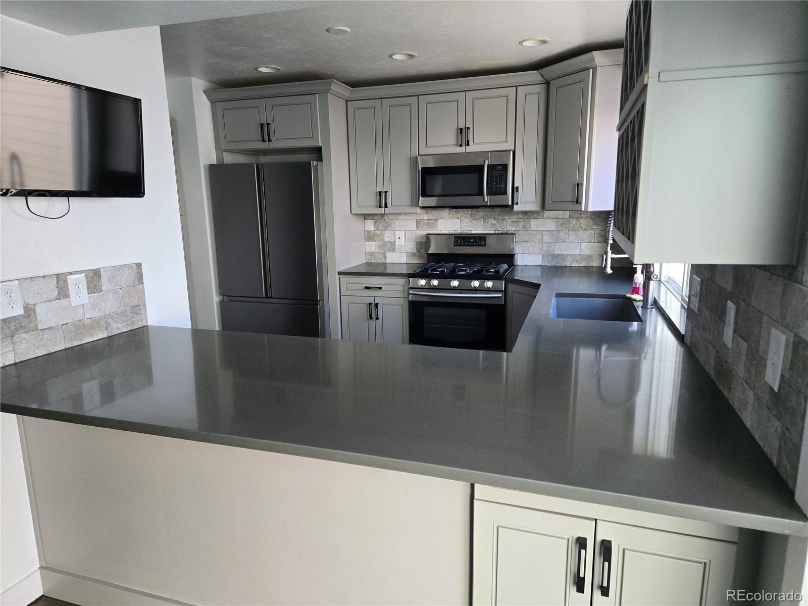 MLS Image #6 for 1050 s monaco parkway,denver, Colorado