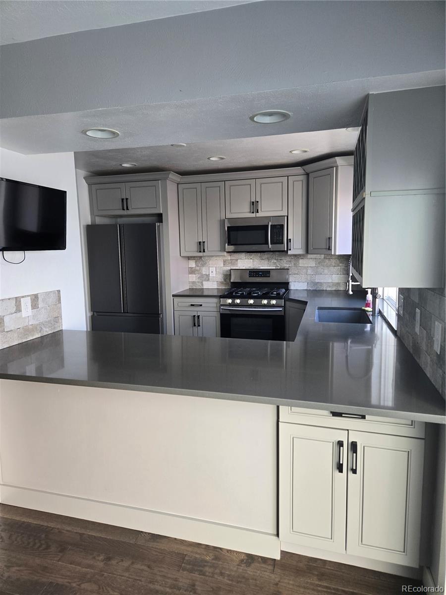 MLS Image #9 for 1050 s monaco parkway,denver, Colorado
