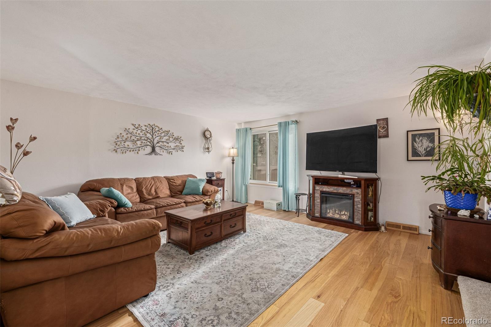 MLS Image #3 for 4233 e maplewood way,centennial, Colorado