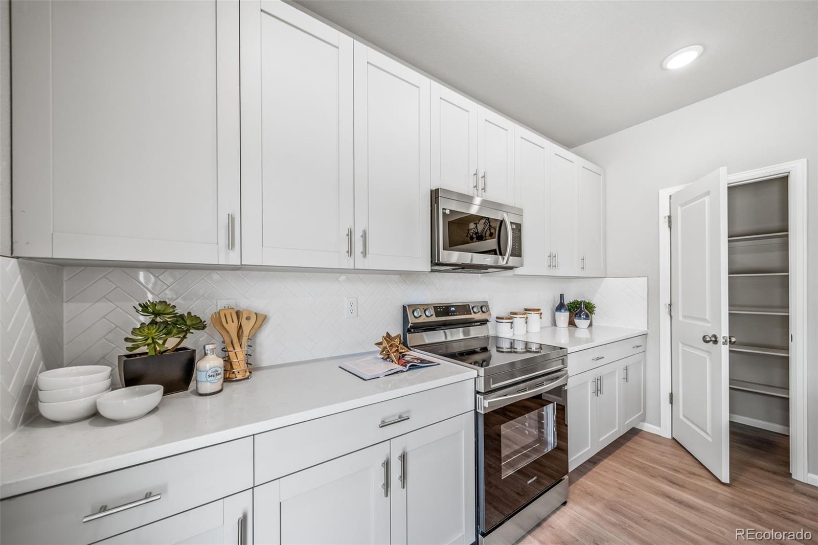 MLS Image #9 for 3880 n tempe street,aurora, Colorado