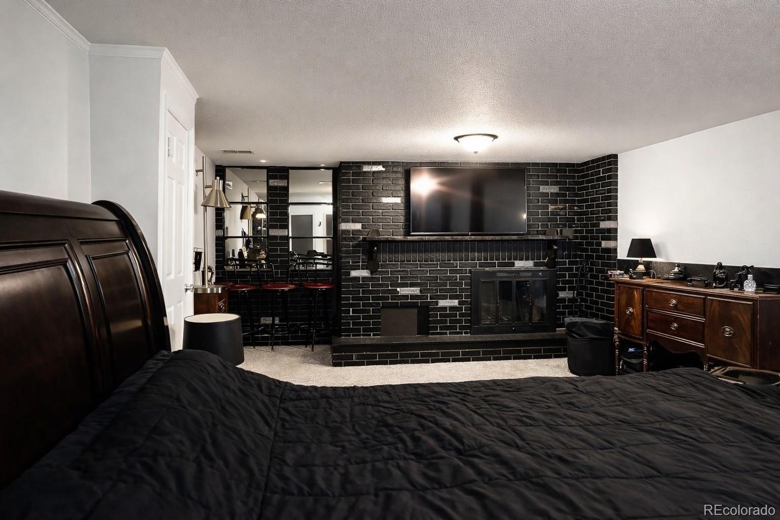 MLS Image #31 for 2704 s zurich court,denver, Colorado