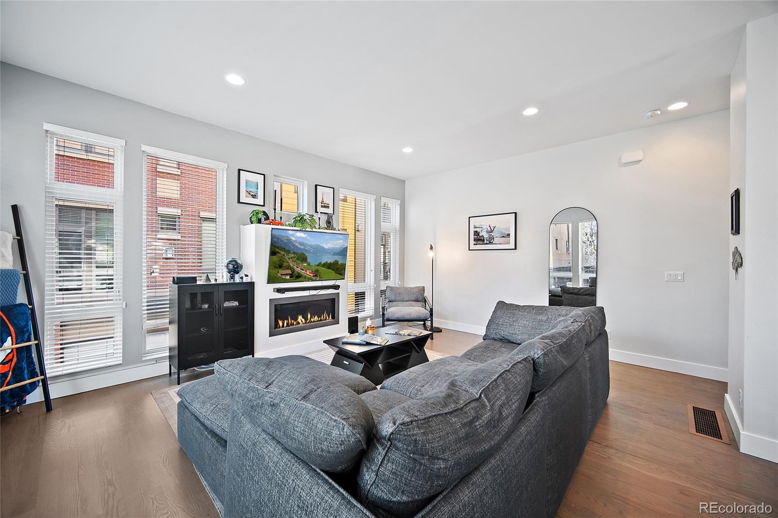 MLS Image #5 for 2157 n downing street,denver, Colorado