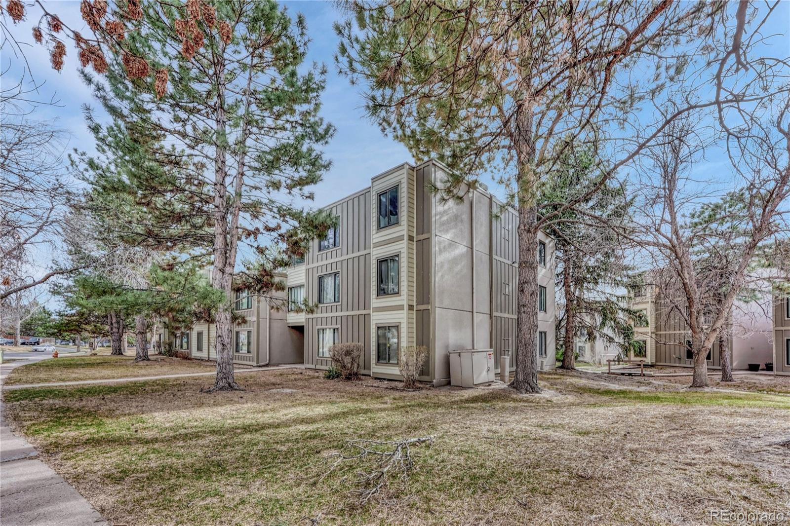MLS Image #41 for 2525 s dayton way,denver, Colorado