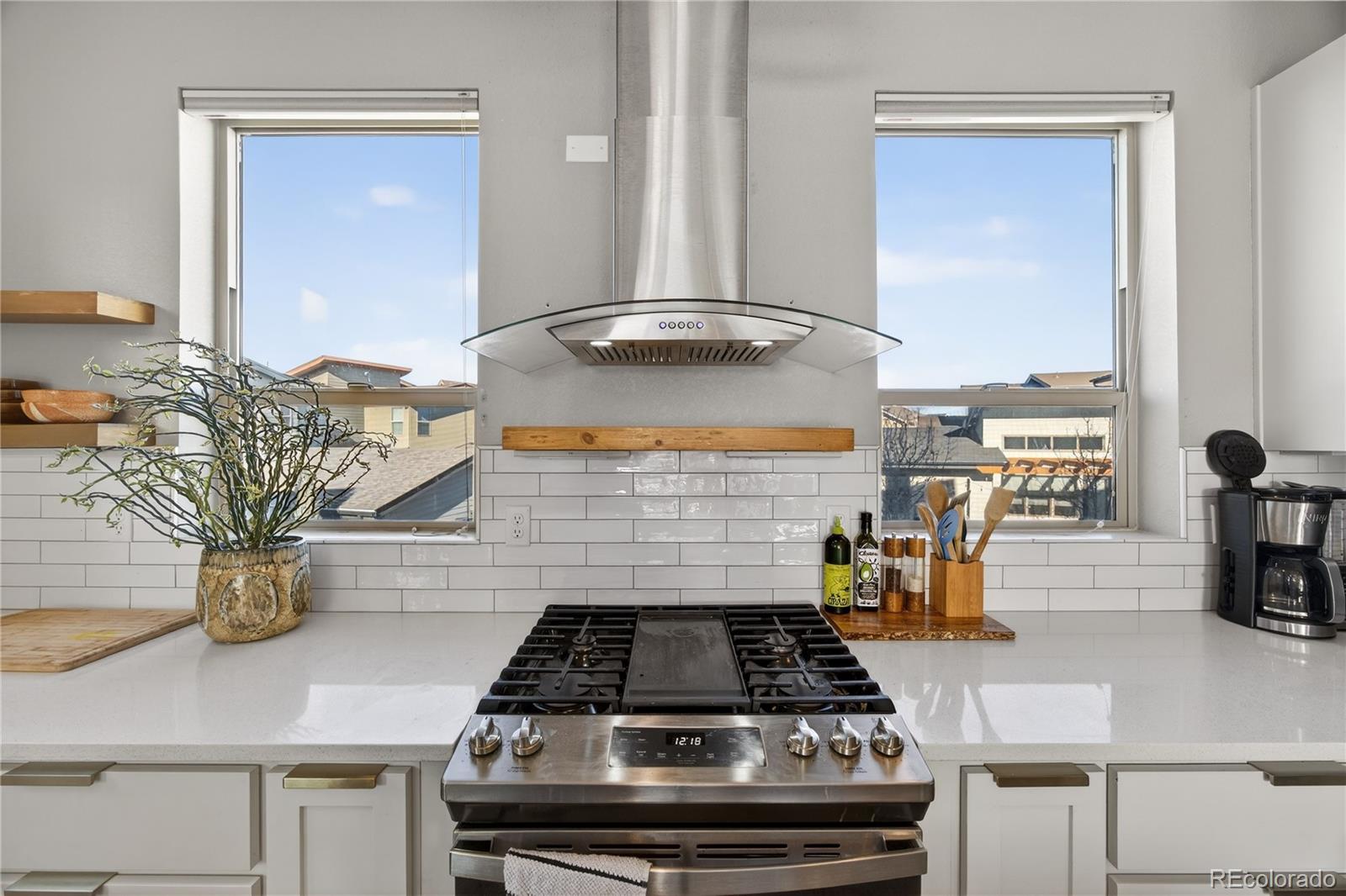 MLS Image #6 for 7959 e 54th place,denver, Colorado