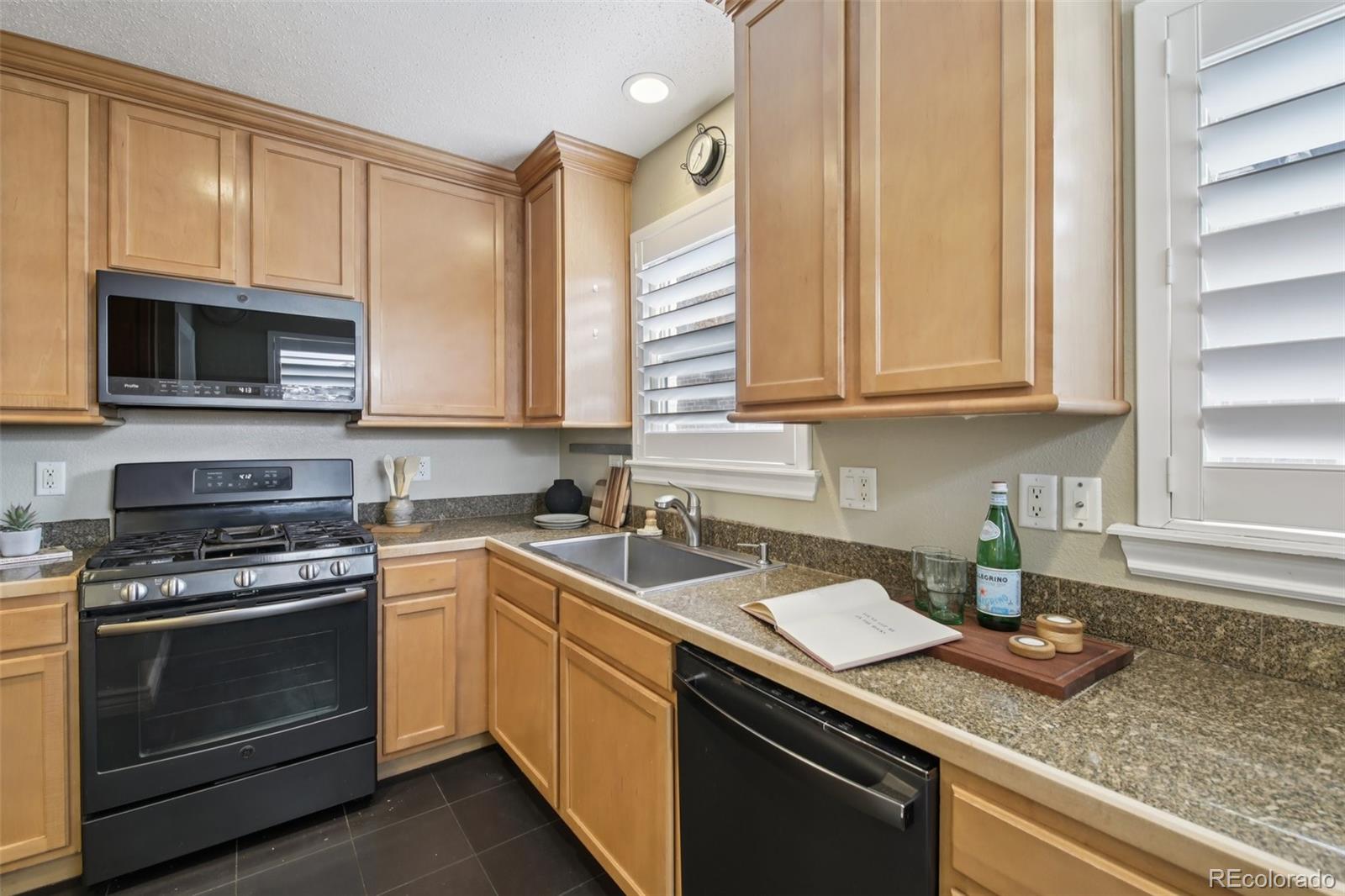 MLS Image #12 for 1325 n monaco parkway,denver, Colorado