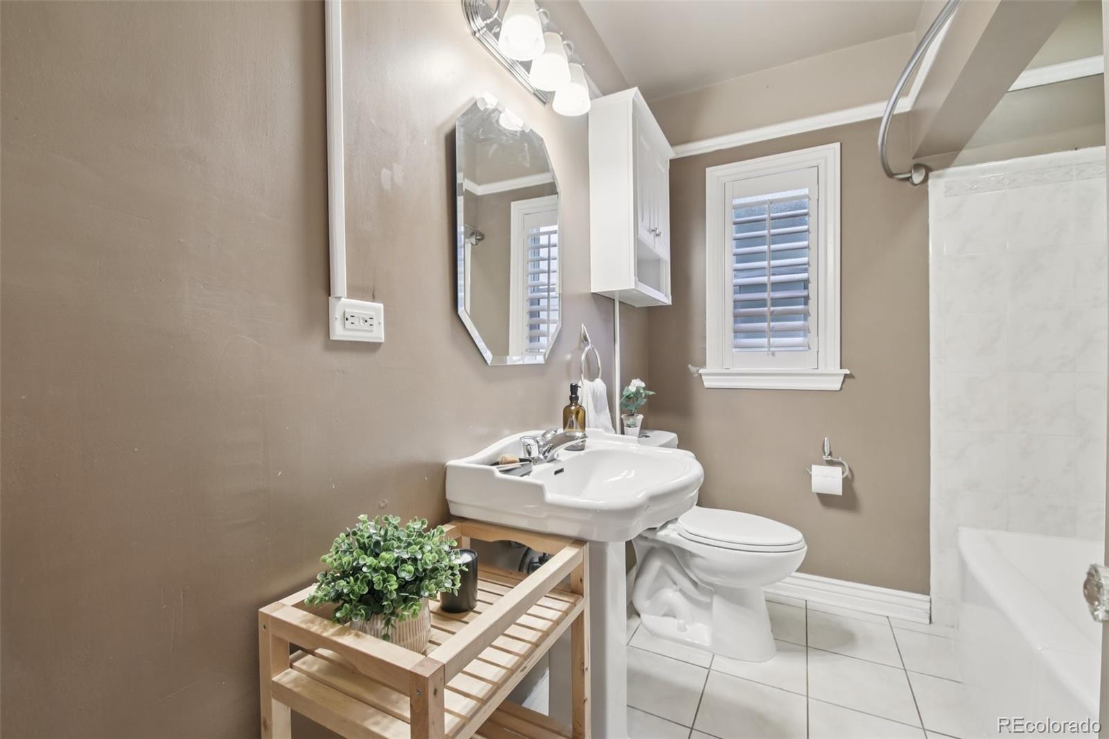 MLS Image #17 for 1325 n monaco parkway,denver, Colorado