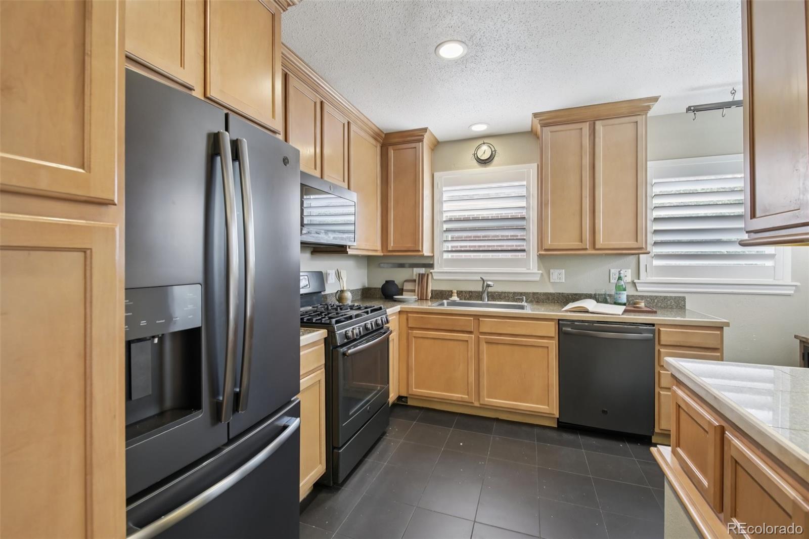 MLS Image #9 for 1325 n monaco parkway,denver, Colorado
