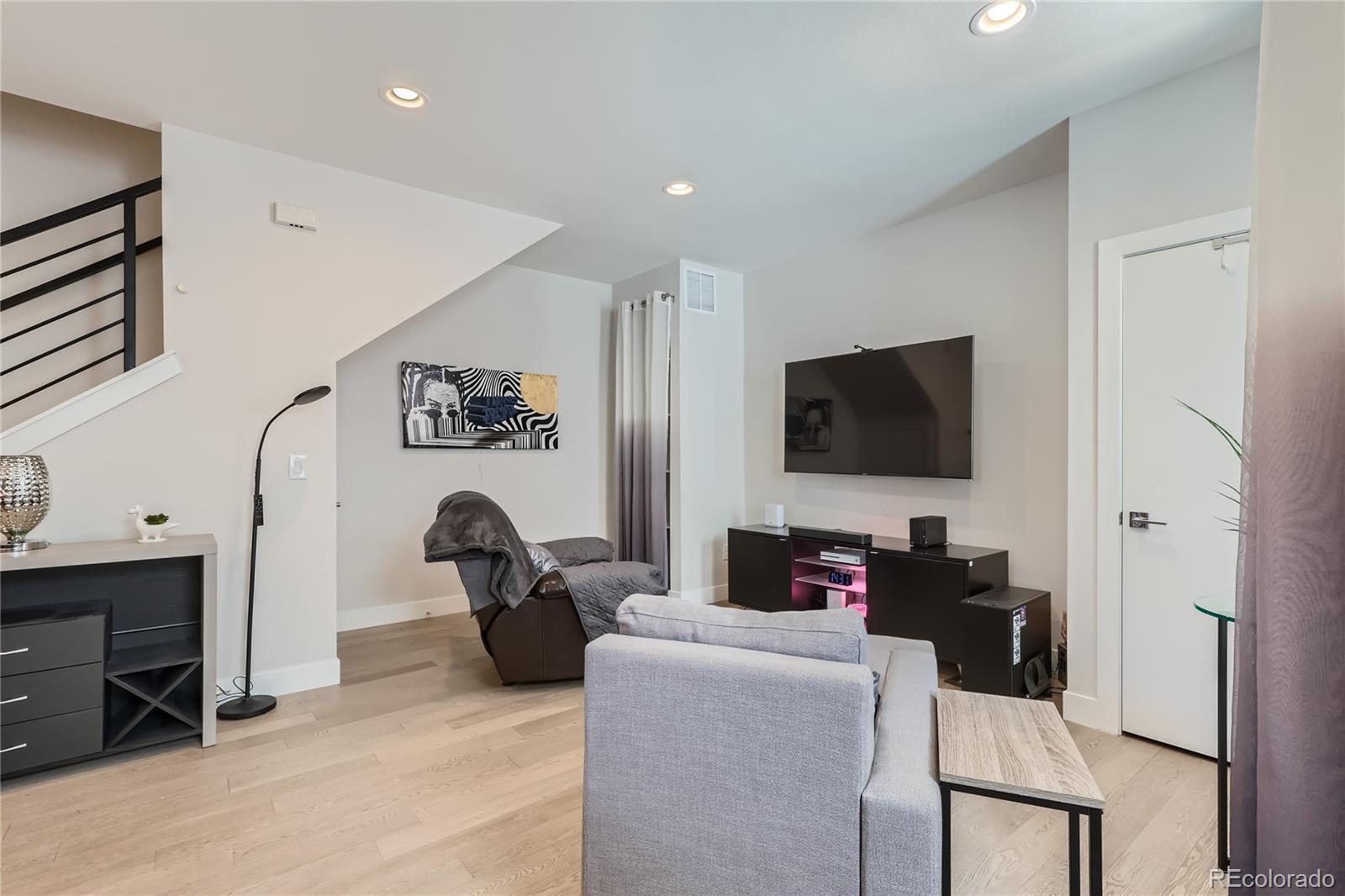 MLS Image #6 for 1424  knox court,denver, Colorado
