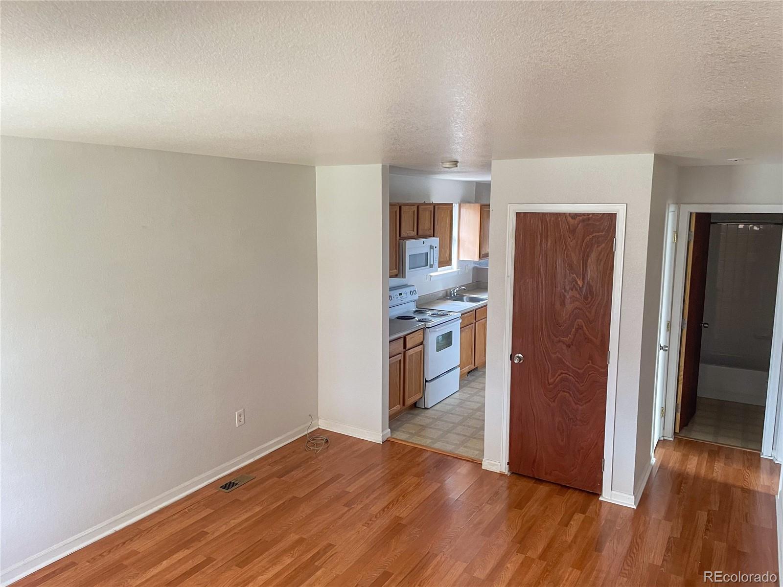 MLS Image #12 for 3029  renshaw street,strasburg, Colorado